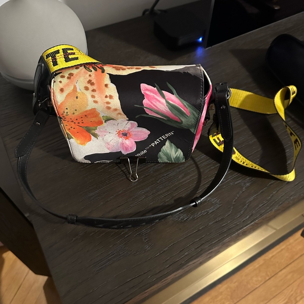 Off white hand bag